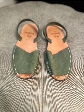 Avarca Green Leather Slingback Sandals